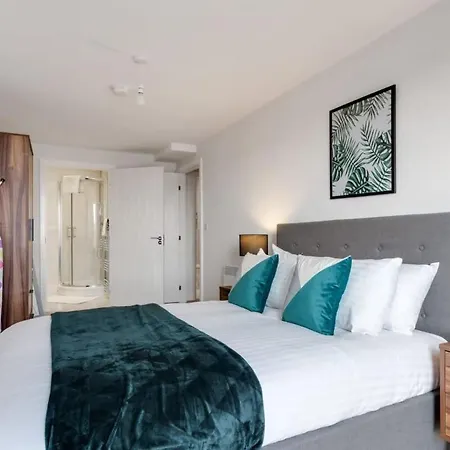 Stylish Flat In Converted Mill Daire Leeds (West Yorkshire)